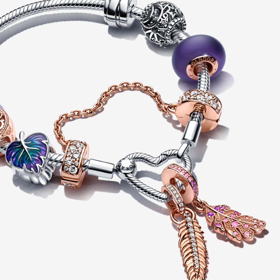 Pulsera de Cadena de Serpiente con Cierre en Forma de Corazón Pandora Moments