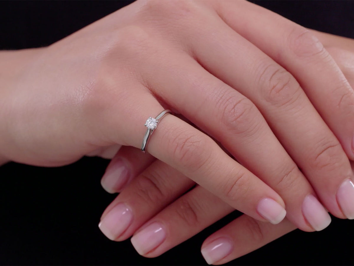 Anillo de Promesa de Diamante 'Solitaire 1895' de Cartier, 0.20 quilates, en Platino