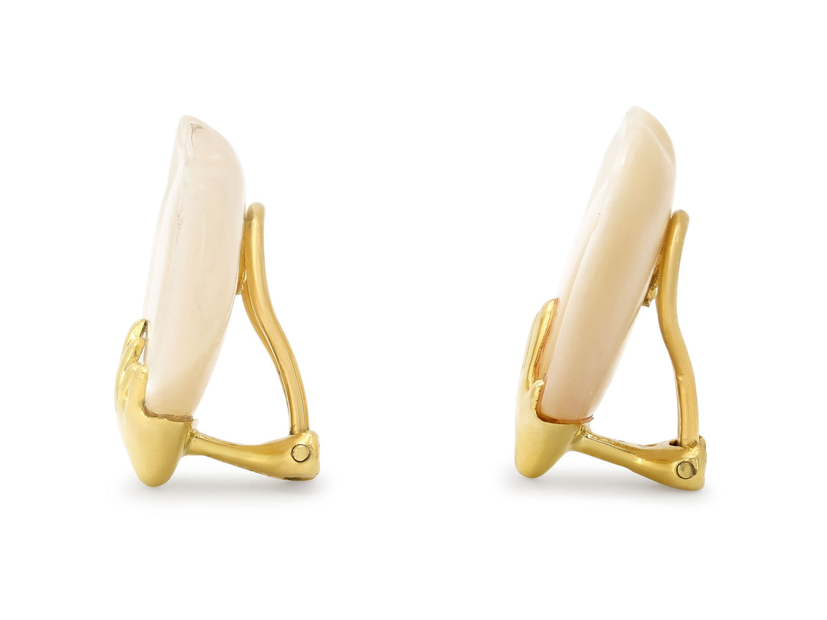 Pendientes de pétalos de madreperla de Tiffany & Co. en oro de 18K, por Angela Cummings