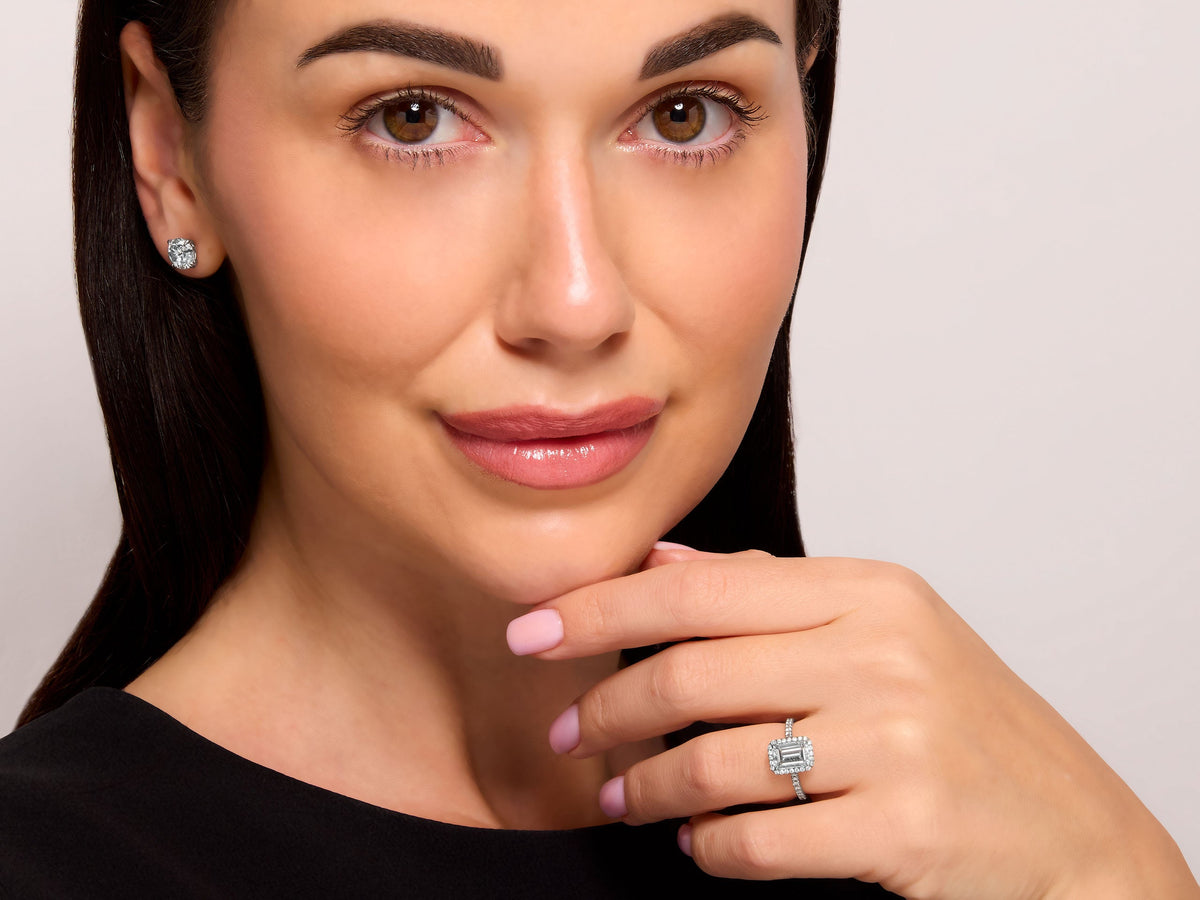 Anillo de Diamante en Corte Esmeralda 'Soleste' de Tiffany & Co., 1.54 Quilates F/VVS2, en Platino